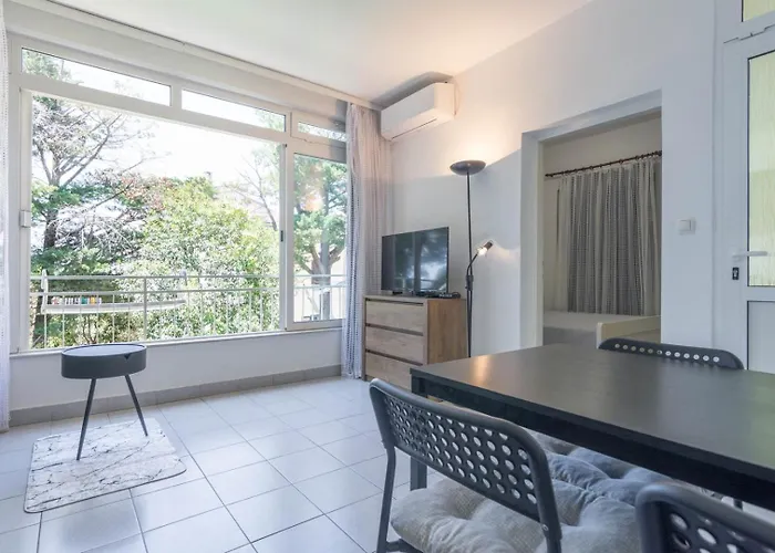 Beachfront With One Bedroom - Remy