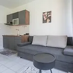Beachfront With One Bedroom - Remy Apartman *