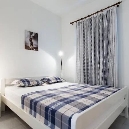 Beachfront With One Bedroom - Remy Biograd Na Moru