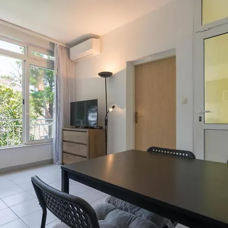 Beachfront With One Bedroom - Remy Lägenhet Biograd Na Moru