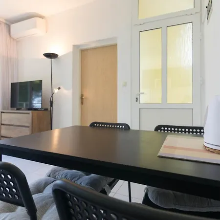 Beachfront With One Bedroom - Remy Lägenhet
