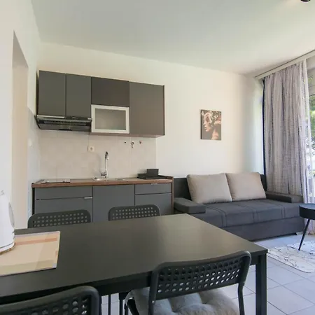 Beachfront With One Bedroom - Remy Lägenhet Biograd Na Moru
