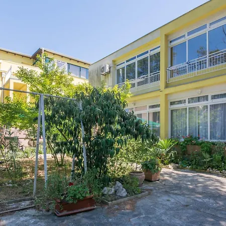 Beachfront With One Bedroom - Remy