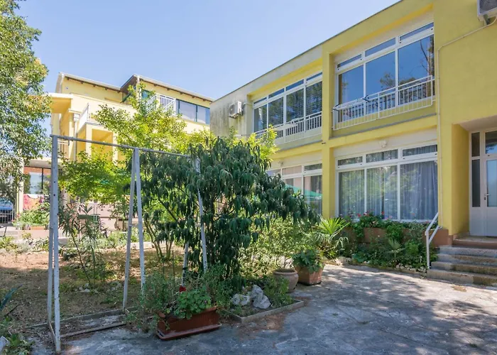 Beachfront With One Bedroom - Remy